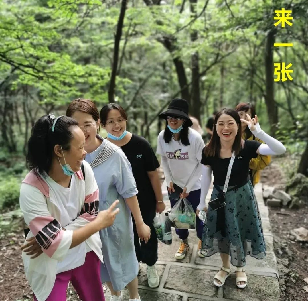 公司舉辦員工夏季團建活動(dòng)